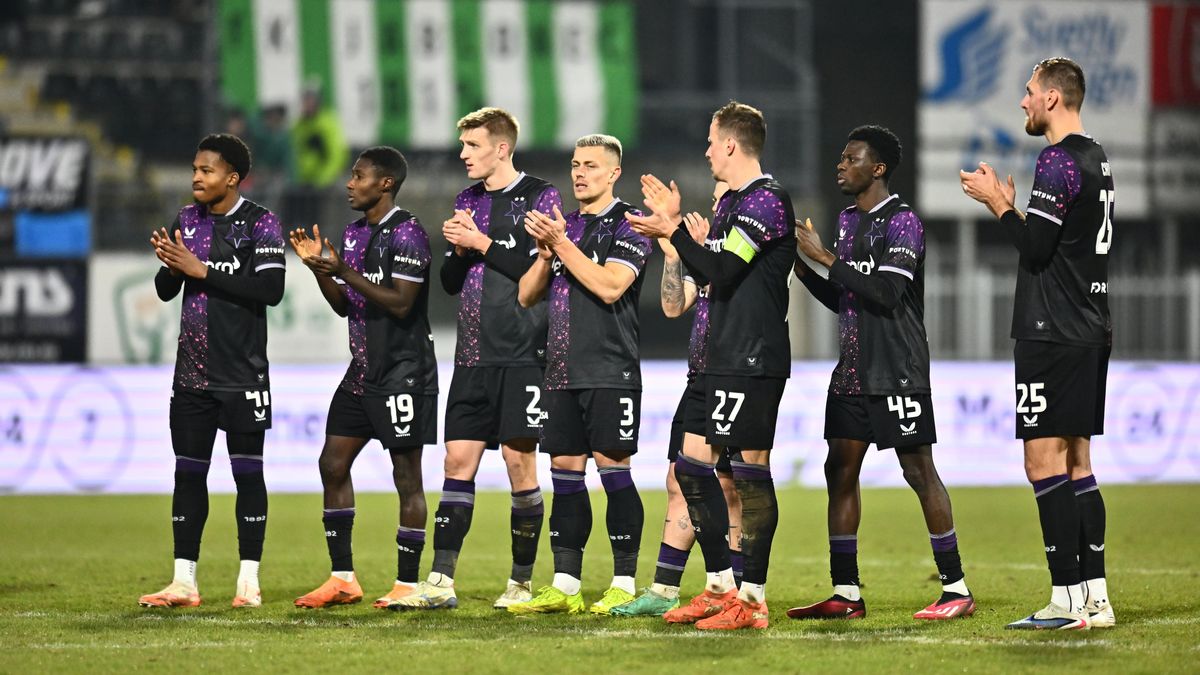 Trávník byl šílený, kritizoval Vlček plochu v Jablonci. Kozel před správci smekl